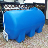 Récipients en plastique pour l'eau: types, avantages et inconvénients + recommandations pour la sélection