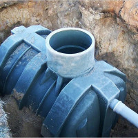 Puisard en plastique: comment choisir un conteneur et équiper correctement une fosse en plastique