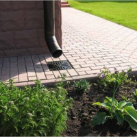 Drainage des eaux pluviales à faire soi-même: tout sur l'installation d'une douche pluviale pour une maison d'été et une maison privée