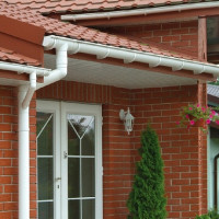 Systèmes de déversement de toiture: types de systèmes existants et leur disposition + étapes de calcul et d'installation