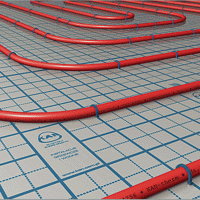 Schémas de pose d'un plancher d'eau chaude: analyse des options d'installation les plus efficaces