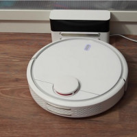 Examen de l'aspirateur robot Xiaomi («Xiaomi») Aspirateur Mi Robot: une application sûre pour le leadership