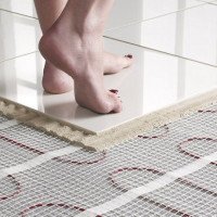 Quel chauffage par le sol convient le mieux aux carreaux: les avantages et les inconvénients de différentes solutions + un aperçu des meilleurs fabricants