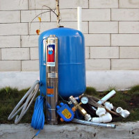 Connexion d'un accumulateur hydraulique au système d'alimentation en eau: options et schémas typiques