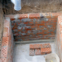 Fosse à faire soi-même dans une maison privée: comment creuser et s'équiper