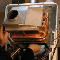 Rinçage de l'échangeur de chaleur de la chaudière à gaz: méthodes et moyens de nettoyage pour éliminer les dépôts minéraux