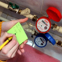 Comment payer l'eau au mètre: détails du calcul de la consommation d'eau + analyse des modes de paiement