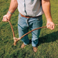 Comment trouver de l'eau pour un puits: un aperçu des moyens les plus efficaces pour trouver de l'eau sur un site