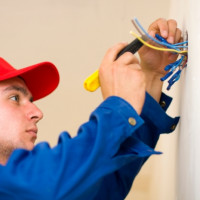 Comment connecter un interrupteur double à deux ampoules: schémas + conseils de connexion