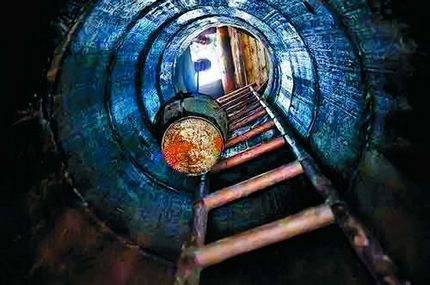 Désinfection de puits de puits contre l'eau boueuse Désinfection - dur labeur