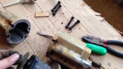 Réparation d'un ruisseau lors du pompage de puits