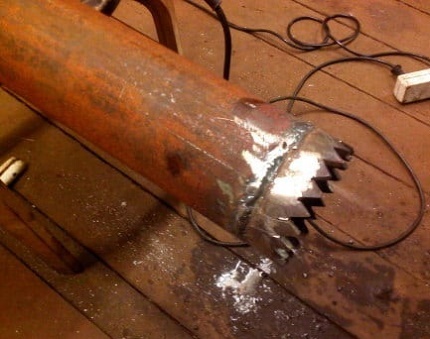 Do-it-yourself bogie with teeth for resuscitation of a silted well Homemade bastard with teeth