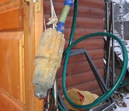 Well cleaning with a vibrating pump Well cleaning with a vibrating pump