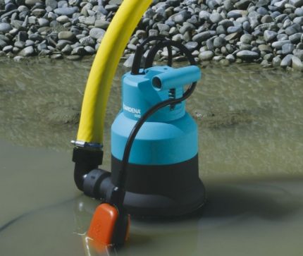 L'appareil avec un mécanisme à flotteur