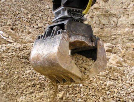 Industrial prototype of a device for cleaning wells Earth grab