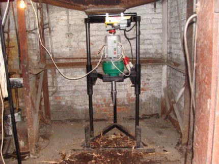 Bien foré au sous-sol de la maison Eh bien au sous-sol de la maison