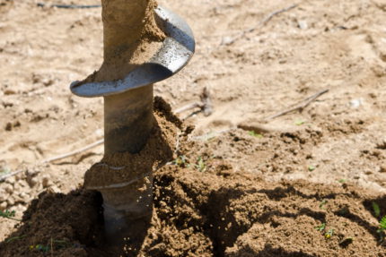 Comment trouver une place pour un puits dans un espace privé Forage exploratoire