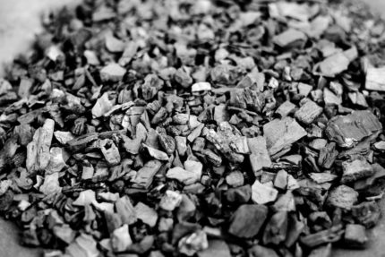 Carburant pour un générateur de gaz fait maison Charbon de bois pour un générateur de gaz