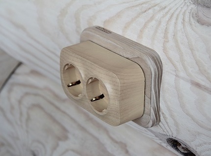 Lors de l'utilisation de prises et interrupteurs aériens