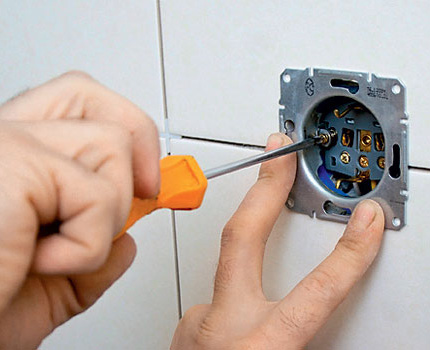 Comment réparer et connecter la prise Sécuriser le mécanisme de travail