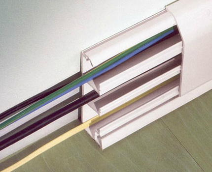 Kablo kanallı süpürgelik