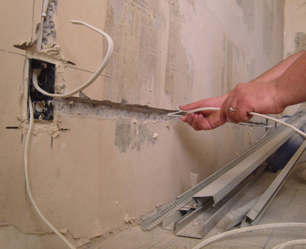 Kablolama için duvar kovalaması