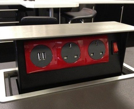 Tezgahta saklanan bir soket