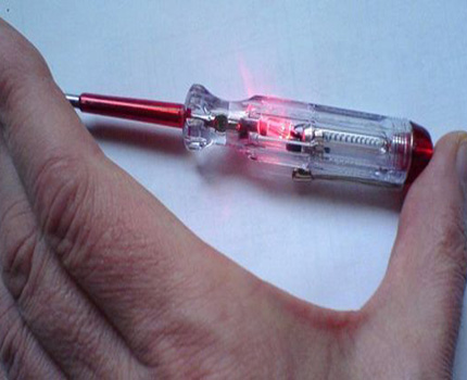 Indicator device to check before connecting Indicator screwdriver