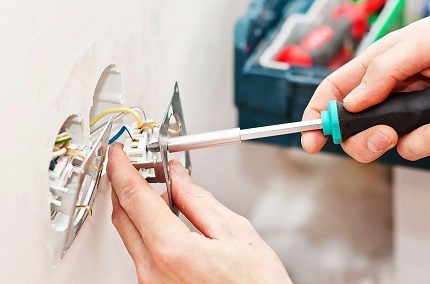 Comment connecter une double prise à différents circuits d'alimentation