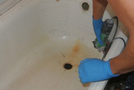 Comment préparer un bain en fonte pour la peinture et la peinture Préparer le bain pour la peinture