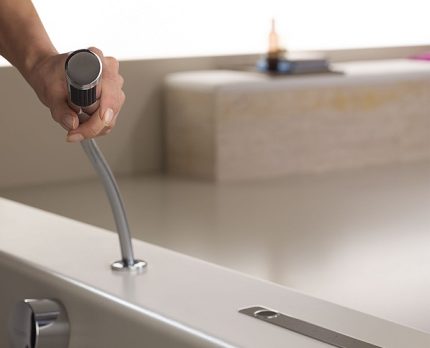 Tuyau de douche pour mitigeur à mortaiser