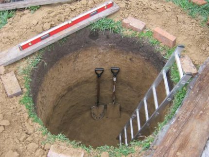 Fosse d'excavation pour regard d'égout Fosse de fondation