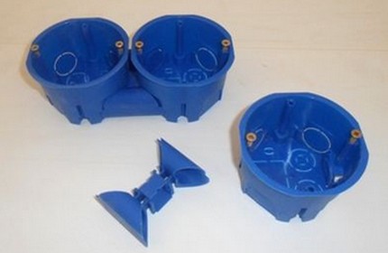 Installation d'une prise de courant à l'aide de prises de courant Adaptateurs pour connecter des rosettes