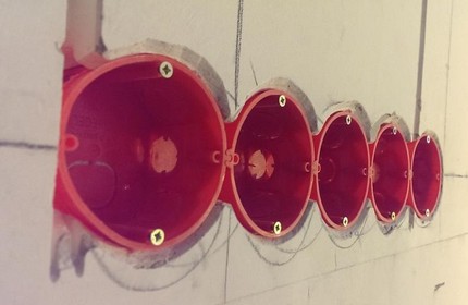 Étapes pour installer une unité de sortie encastrée Approfondissement du gobelet en plastique