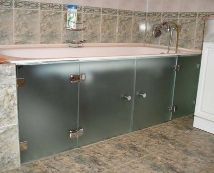 Yarı saydam buzlu cam duvarlar