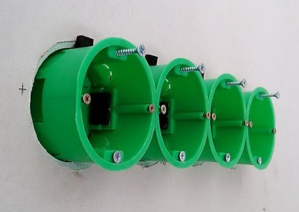 Prises pour l'installation de la prise dans les cloisons sèches Coupe Presser