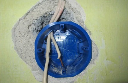 Installer un verre dans une niche murale