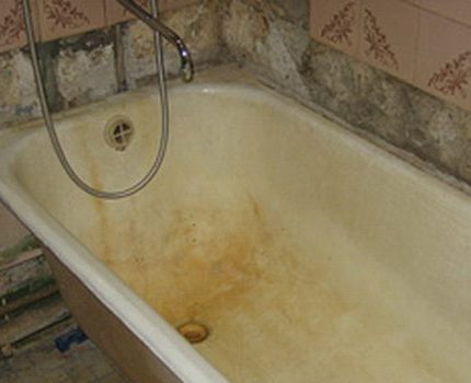 Wann ist es am besten, eine Acrylauskleidung in der Badewanne zu installieren? Altes Bad