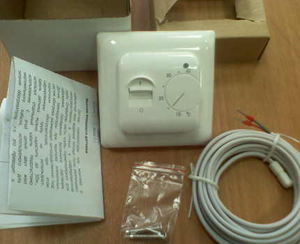 Thermostat pour appareils de chauffage domestique Vue stationnaire des thermostats