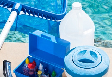 Floculants en complément des filtres de piscine Purification de l'eau dans la piscine par des floculants