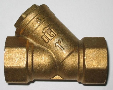 Filtre pour le montage d'une chaudière à gaz