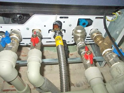 Installation d'une chaudière murale à gaz