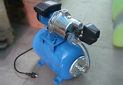 Au sommet de la cote des stations de pompage russes Dzhileks Jumbo