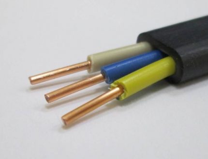 Tipos de fios para conectar soquetes e interruptores Fio de cobre