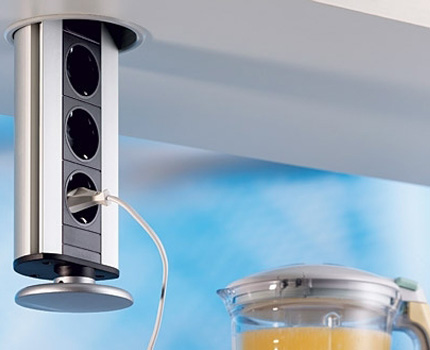 Prise extensible intégrée dans l'armoire de cuisine Tiroir mural