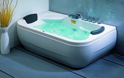 La baignoire en acrylique technique est meilleure que d'habitude Modèle avec options avancées
