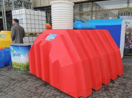 Advantages of a plastic cesspool Resistance of plastic to aggressive environment