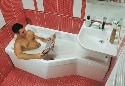 Les inconvénients des baignoires en acrylique avec de nombreuses années d'utilisation Pression sur les parois de la structure pendant le bain