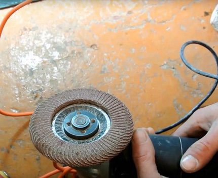 Do-it-yourself-Badvorbereitung zur Wiederherstellung der Beschichtung Elektrowerkzeuge für die Oberflächenvorbereitung