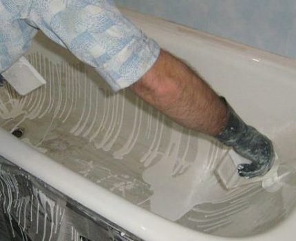 Der Prozess der Wiederherstellung der Emailbeschichtung des Bades Lösungsmittel verdünntes flüssiges Acryl